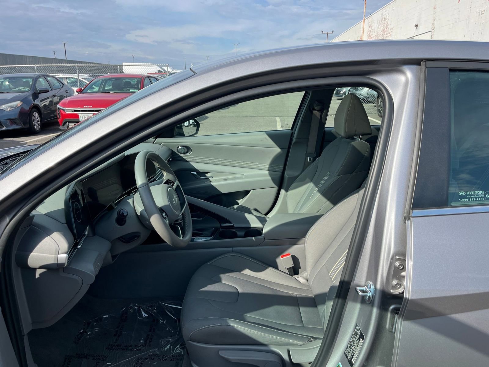 Used 2025 Hyundai Elantra SEL FWD image 27