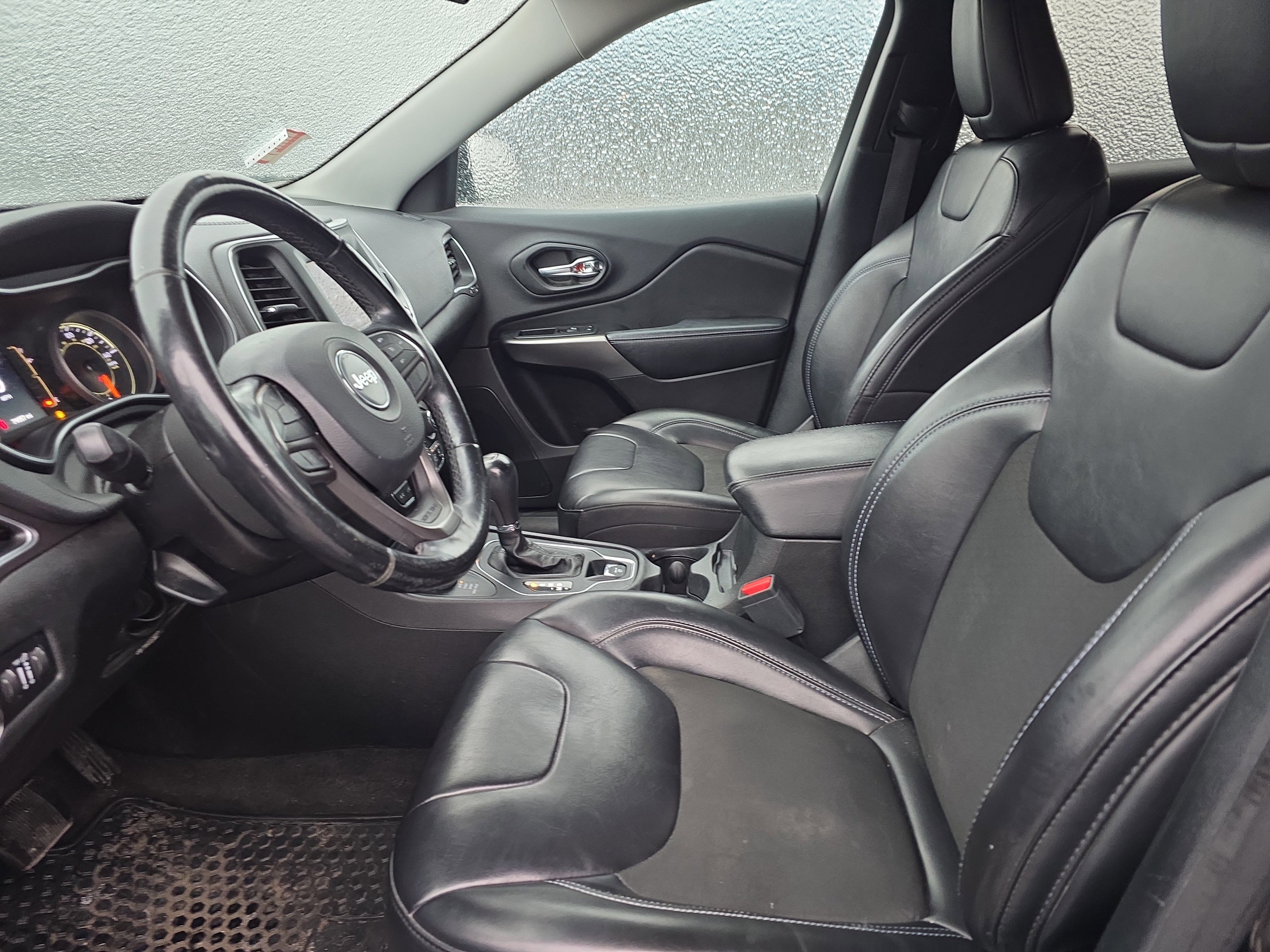 Used 2020 Jeep Cherokee Latitude Plus w/ Cold Weather Group image 12