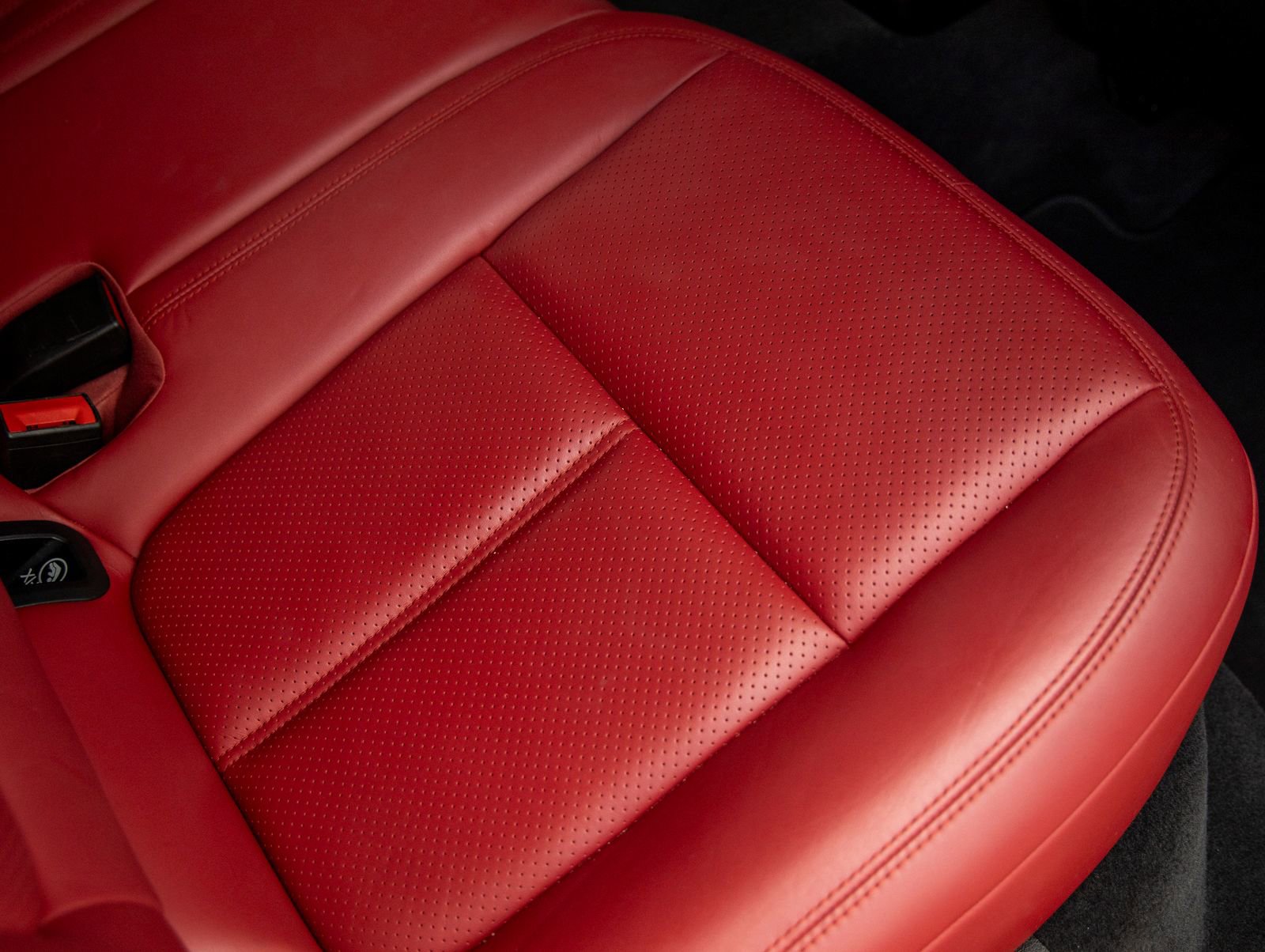 Used 2020 Porsche Macan image 41