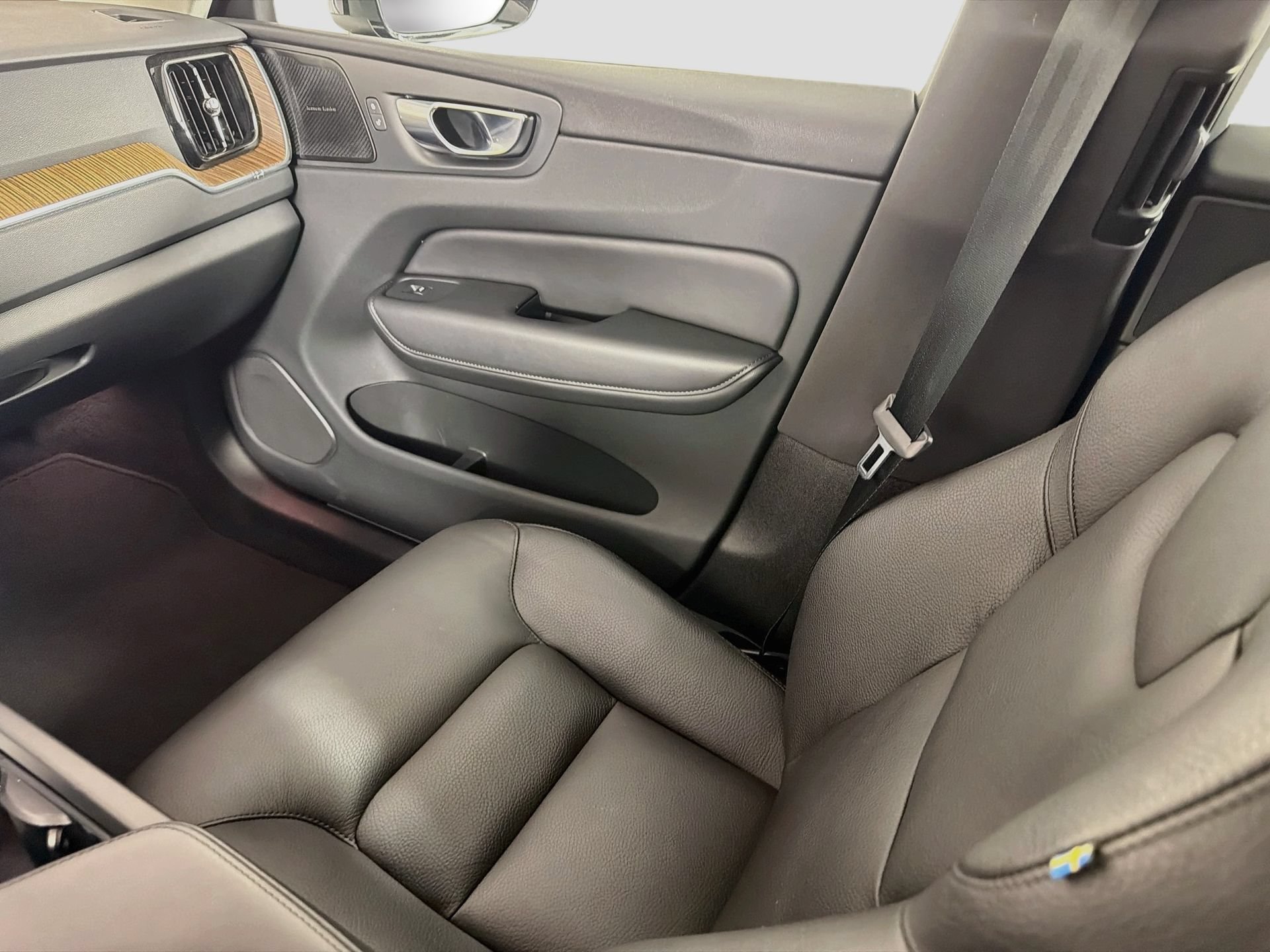 Certified 2023 Volvo XC60 B5 Plus w/ Protection Package Premier FWD image 25