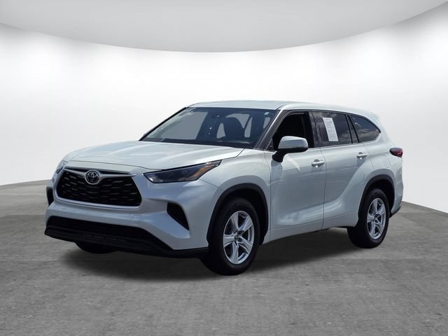 Used 2022 Toyota Highlander L FWD image 7