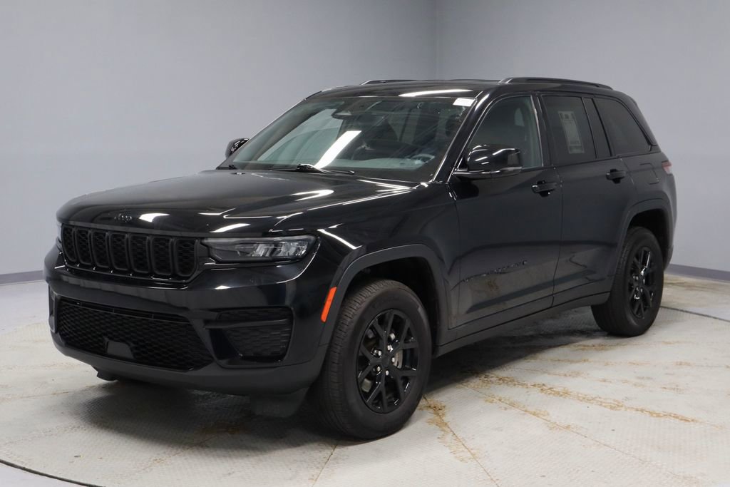 Used 2024 Jeep Grand Cherokee Altitude AWD/4WD image 7