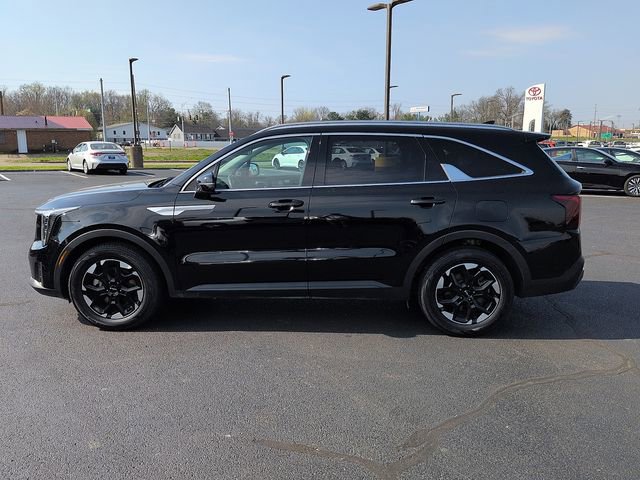 Used 2024 Kia Sorento S image 4