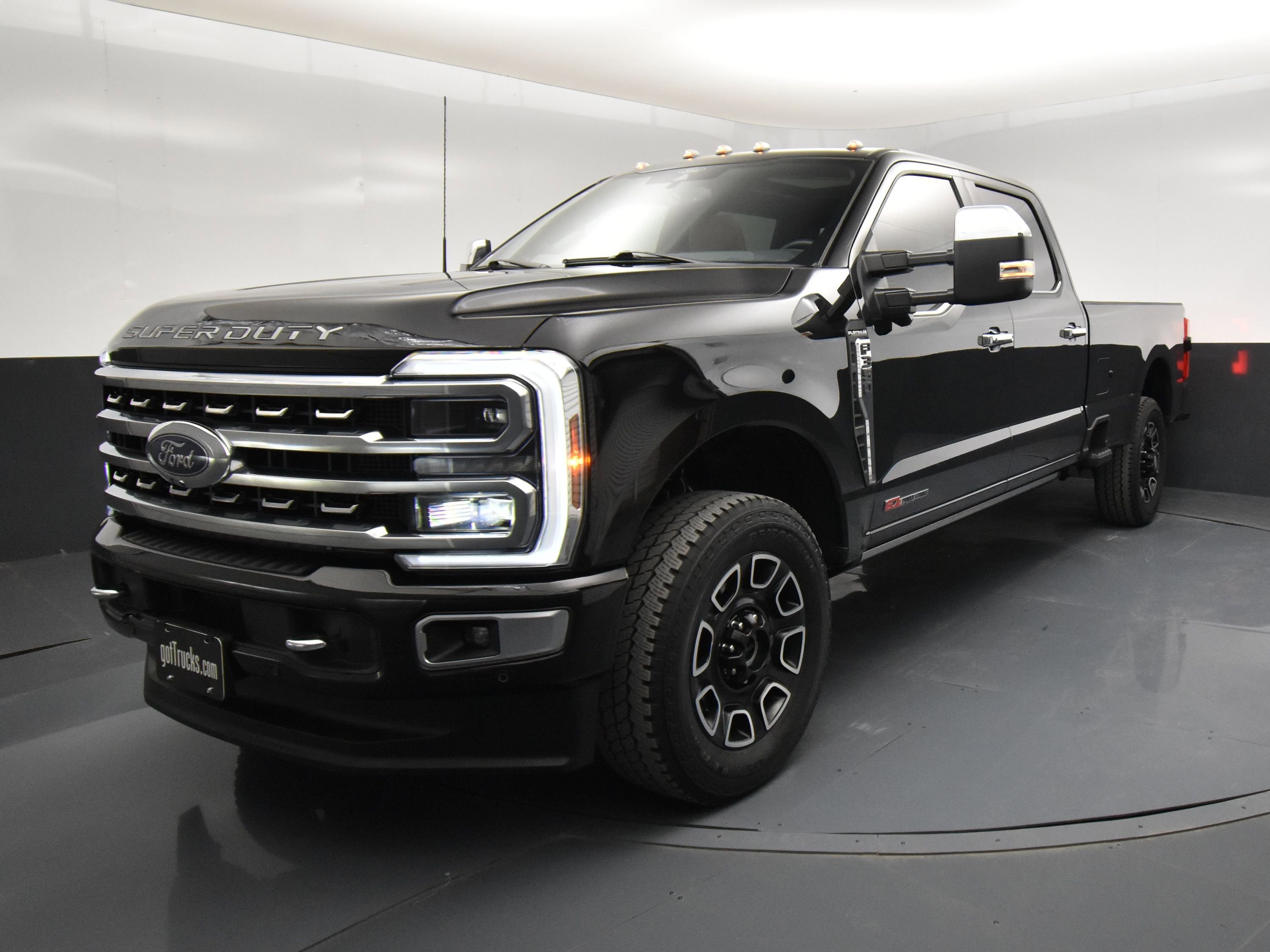 Used 2024 Ford F350 Platinum w/ FX4 Off-Road Package AWD/4WD image 2