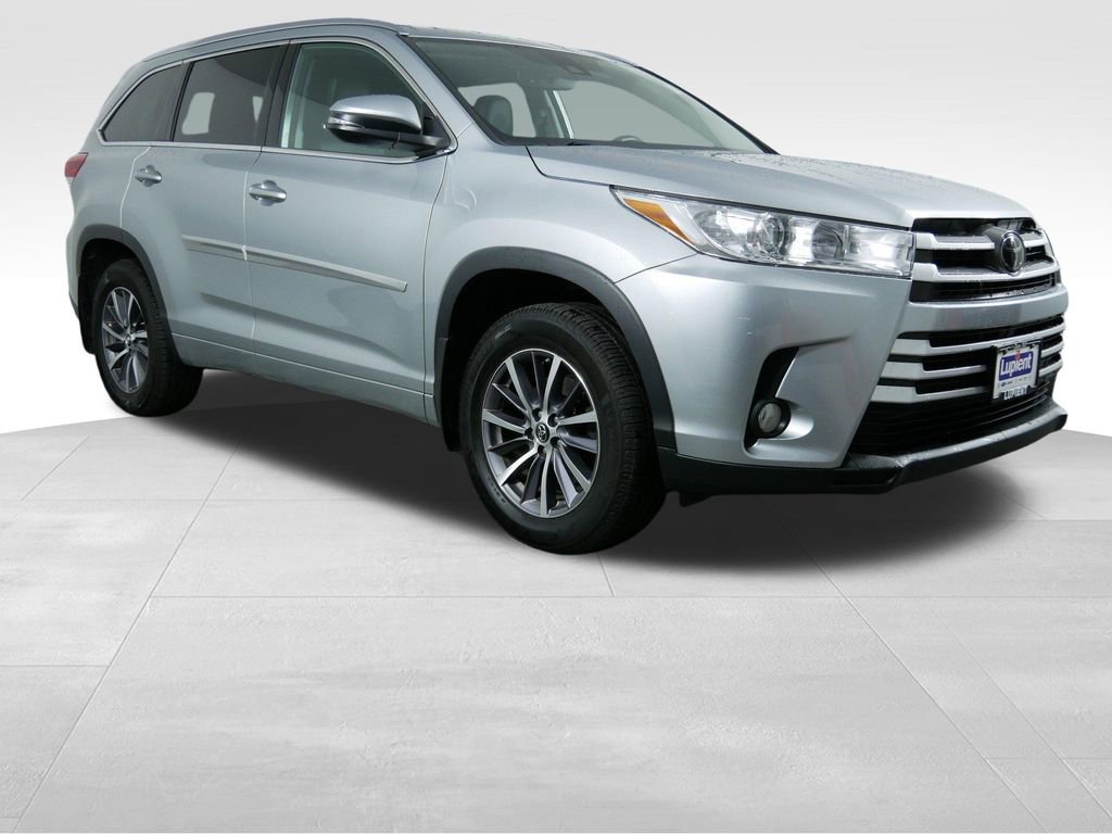 Used 2018 Toyota Highlander XLE image 2