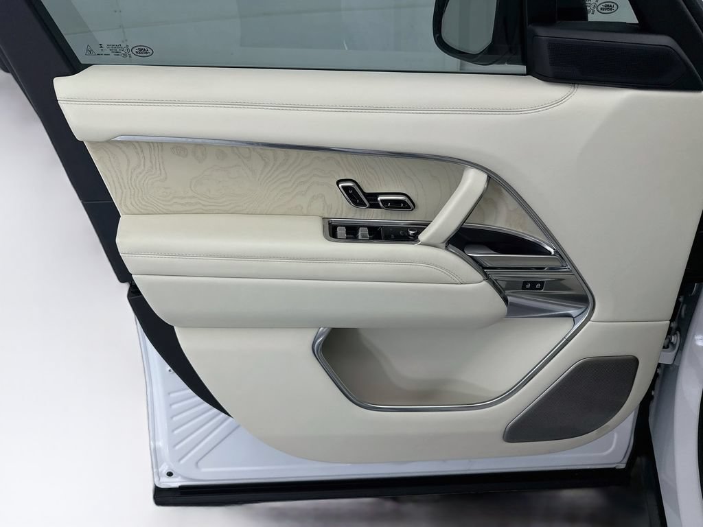 Used 2024 Land Rover Range Rover SV AWD/4WD image 23