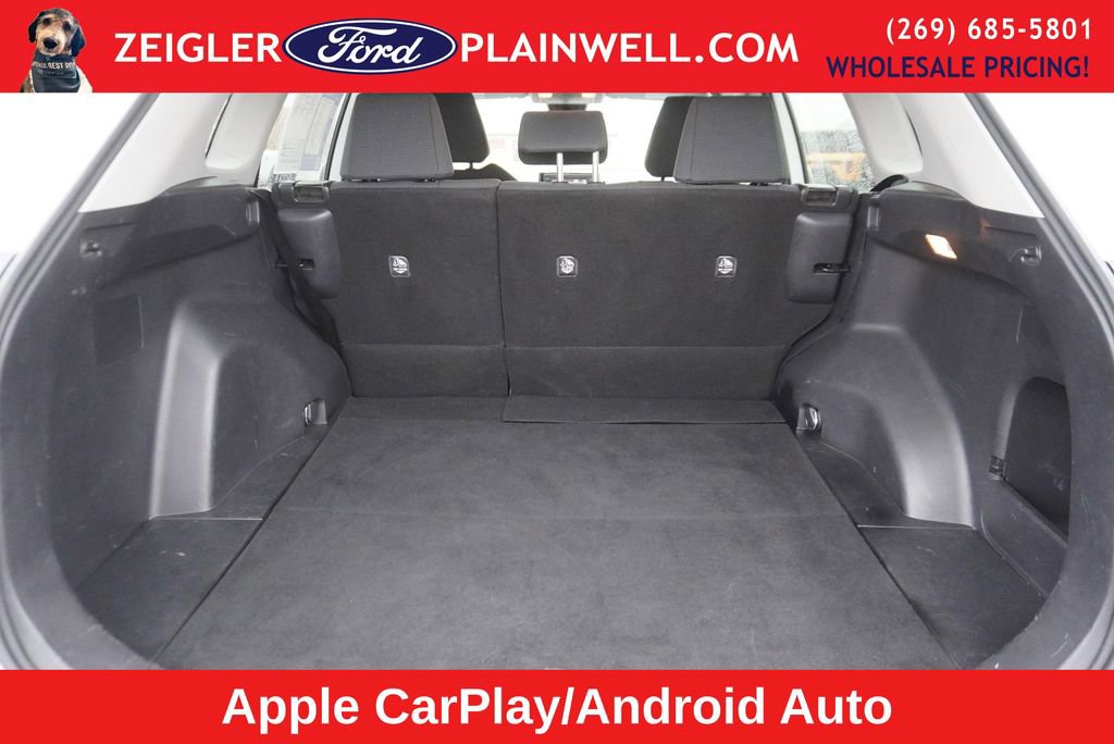 Used 2021 Toyota RAV4 LE image 10