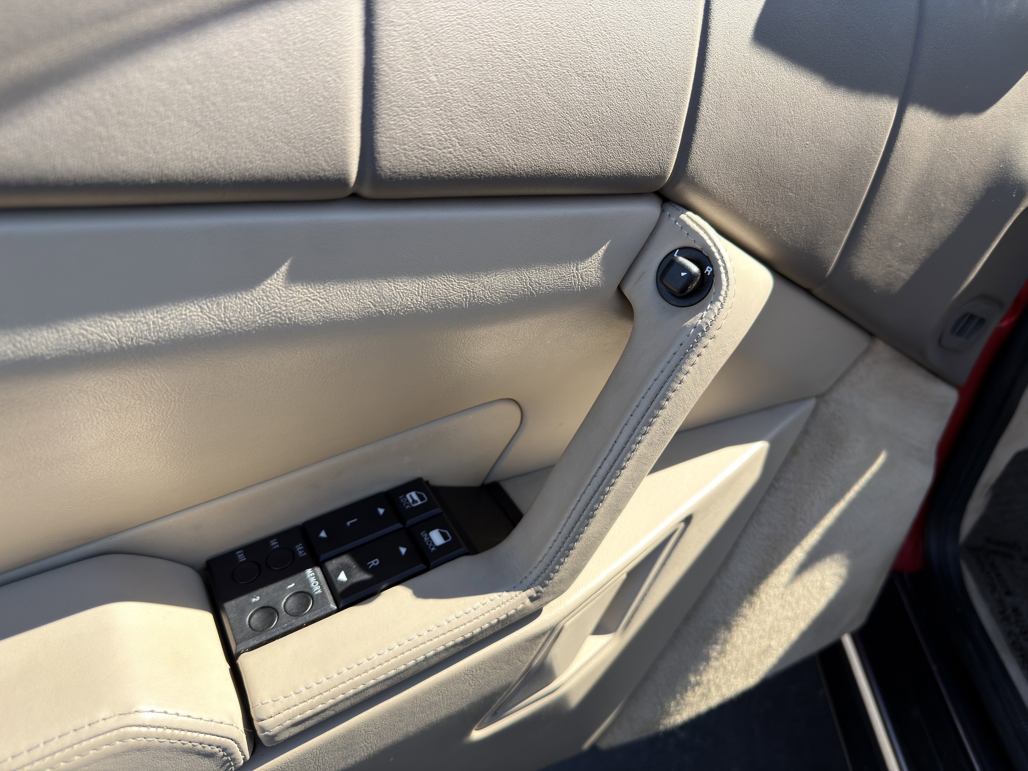 Used 1993 Cadillac Allante image 16