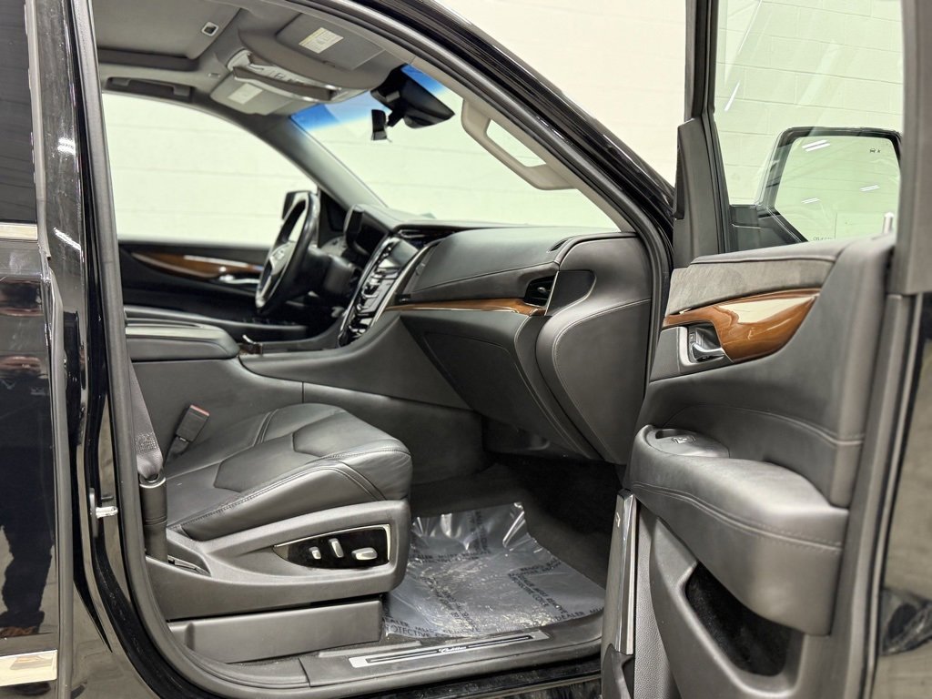 Used 2017 Cadillac Escalade Premium Luxury w/ LPO, Radiant Package image 34