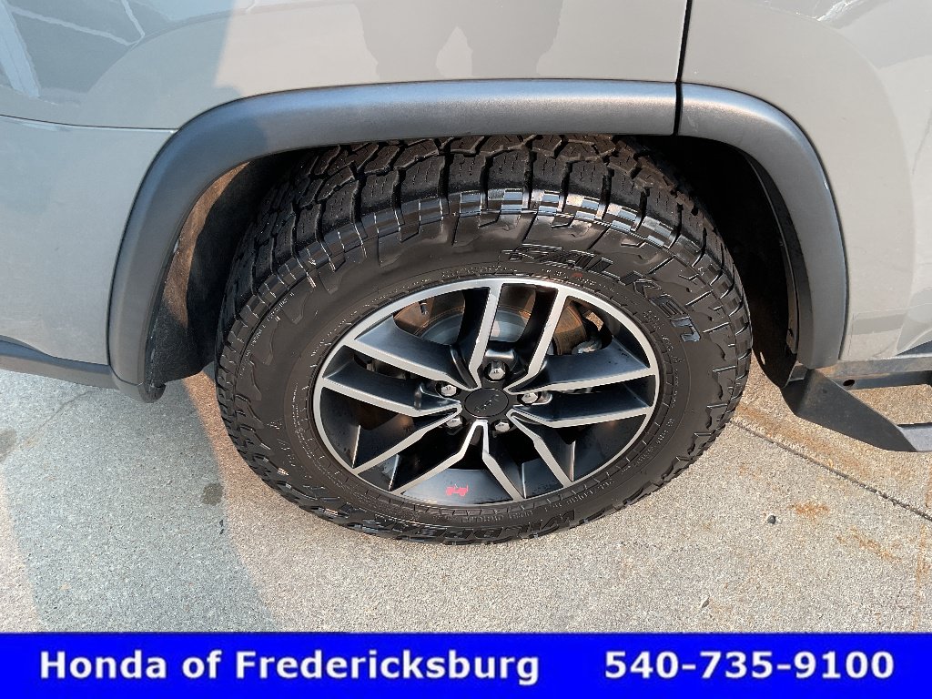 Used 2021 Jeep Grand Cherokee Trailhawk w/ Premium Lighting Group AWD/4WD image 12