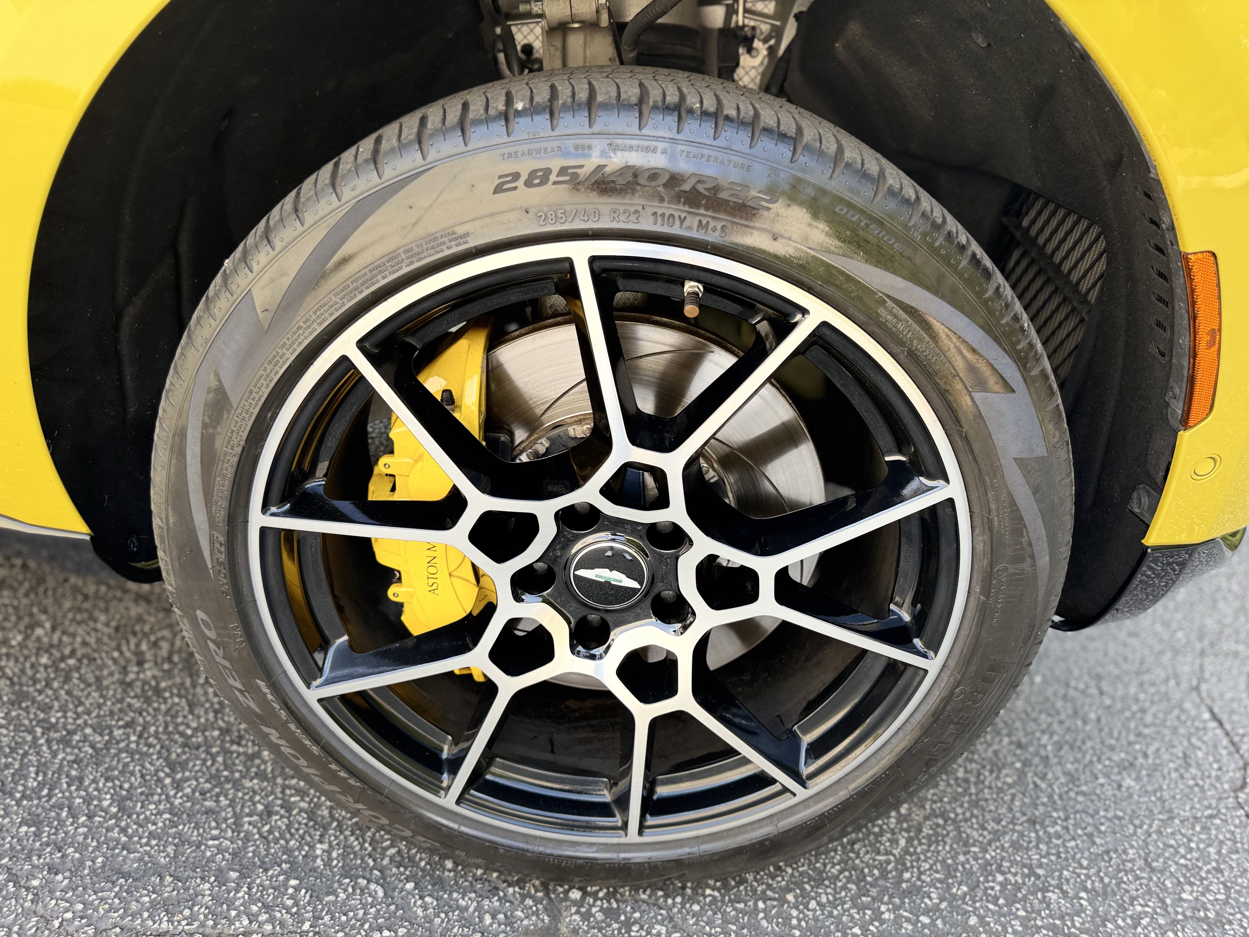 Used 2021 Aston Martin DBX image 18