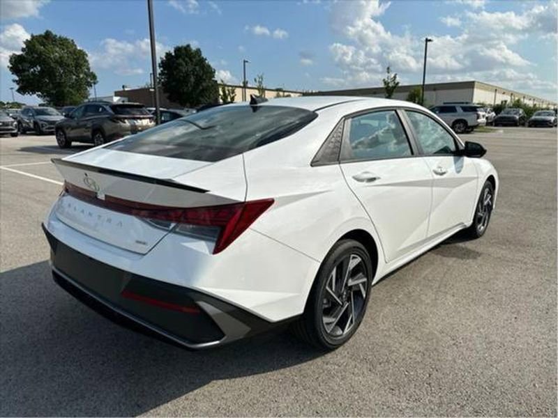 Used 2025 Hyundai Elantra SEL image 5