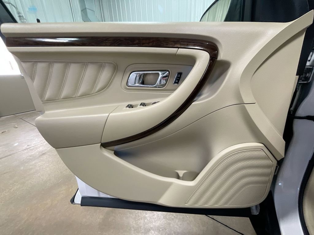 Used 2017 Ford Taurus Limited image 23