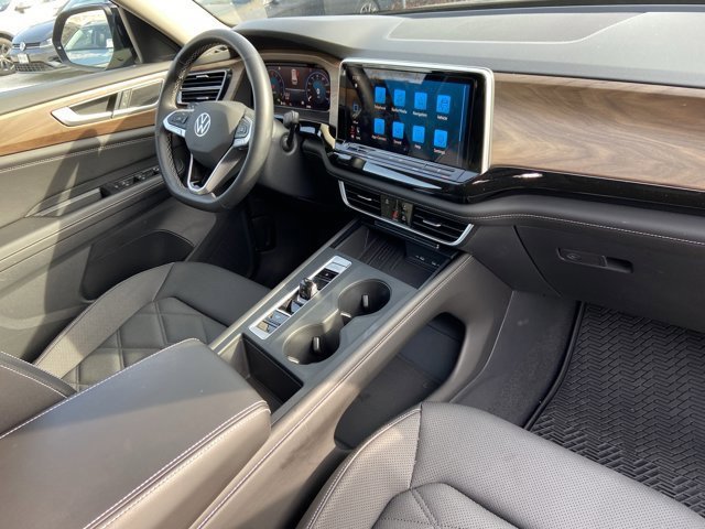 Used 2025 Volkswagen Atlas SE image 26