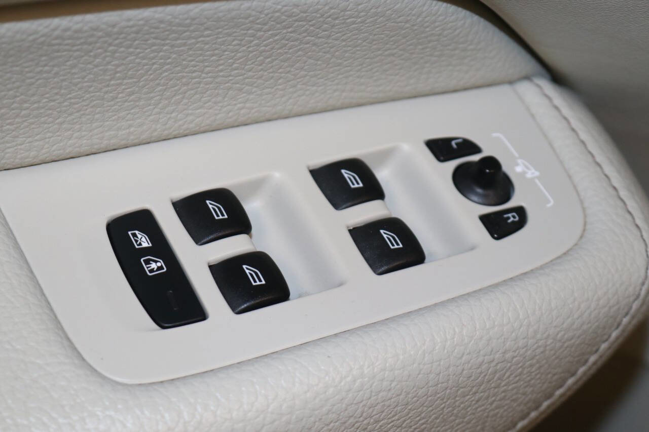 Used 2019 Volvo XC60 T5 Momentum w/ Premium Package AWD/4WD image 53