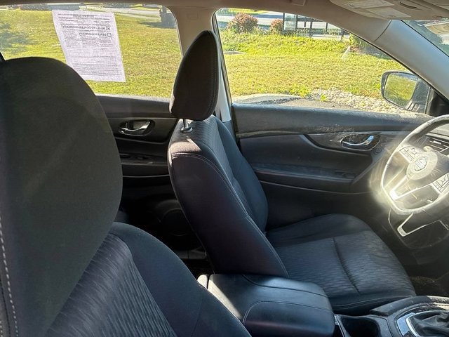 Used 2017 Nissan Rogue SV AWD/4WD image 23