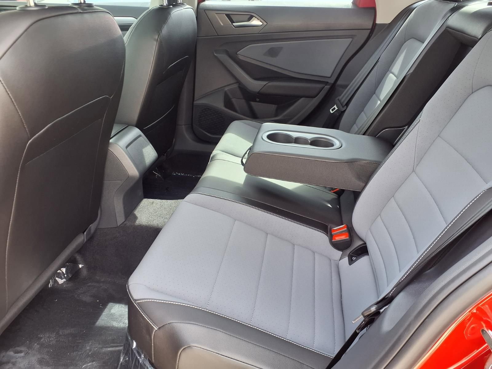 New 2026 Volkswagen Jetta SE FWD image 9