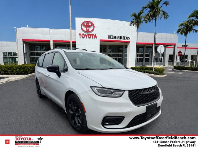 Used 2026 Chrysler Pacifica Limited w/ S Appearance Package