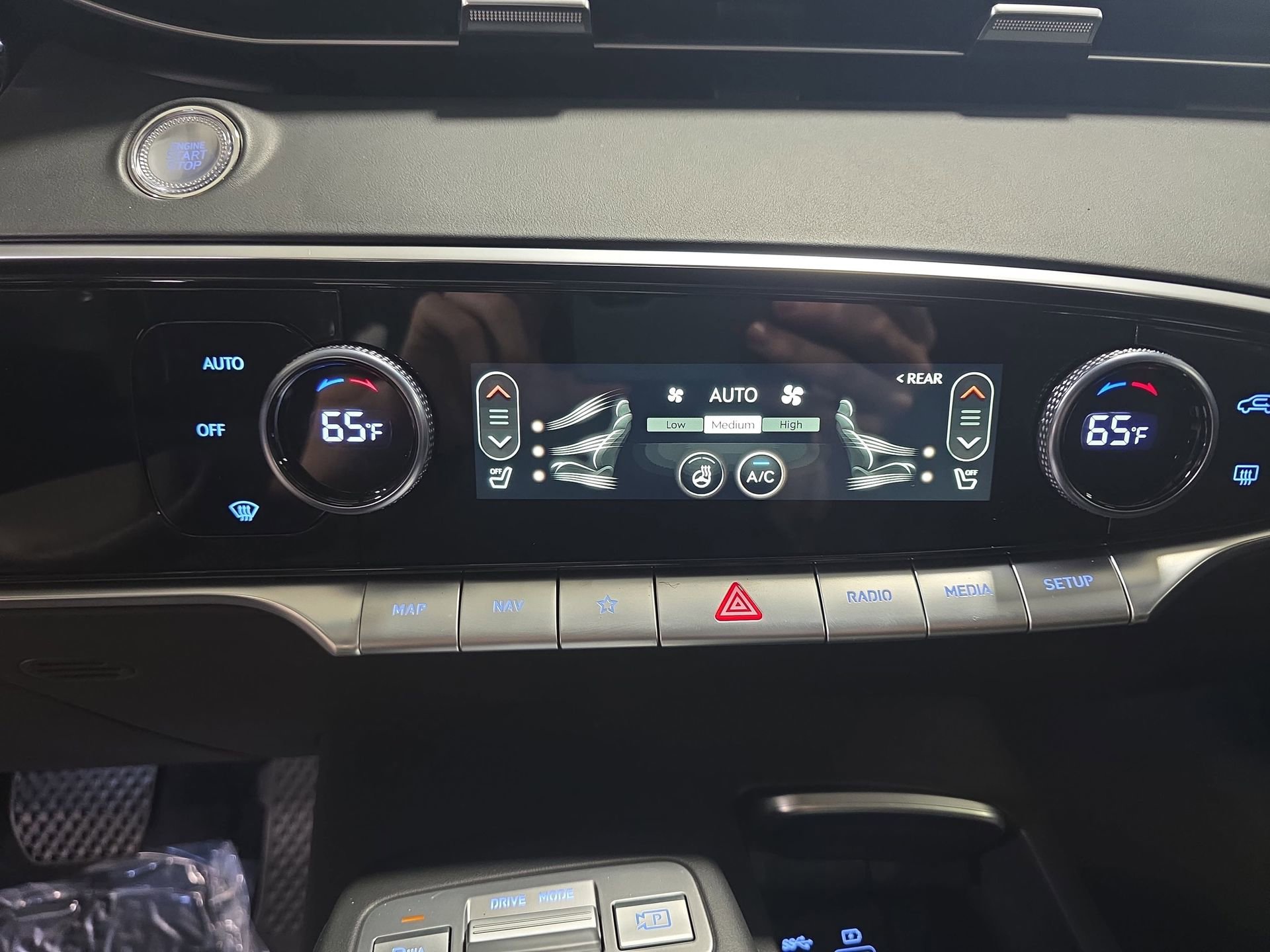 Used 2025 Genesis GV70 2.5T w/ Select Package image 24