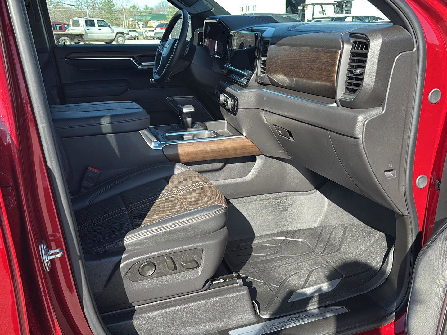 Used 2025 Chevrolet Silverado 1500 High Country w/ Technology Package image 26