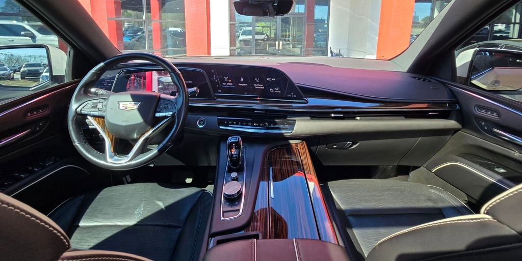 Used 2021 Cadillac Escalade Premium Luxury w/ Performance Package image 27