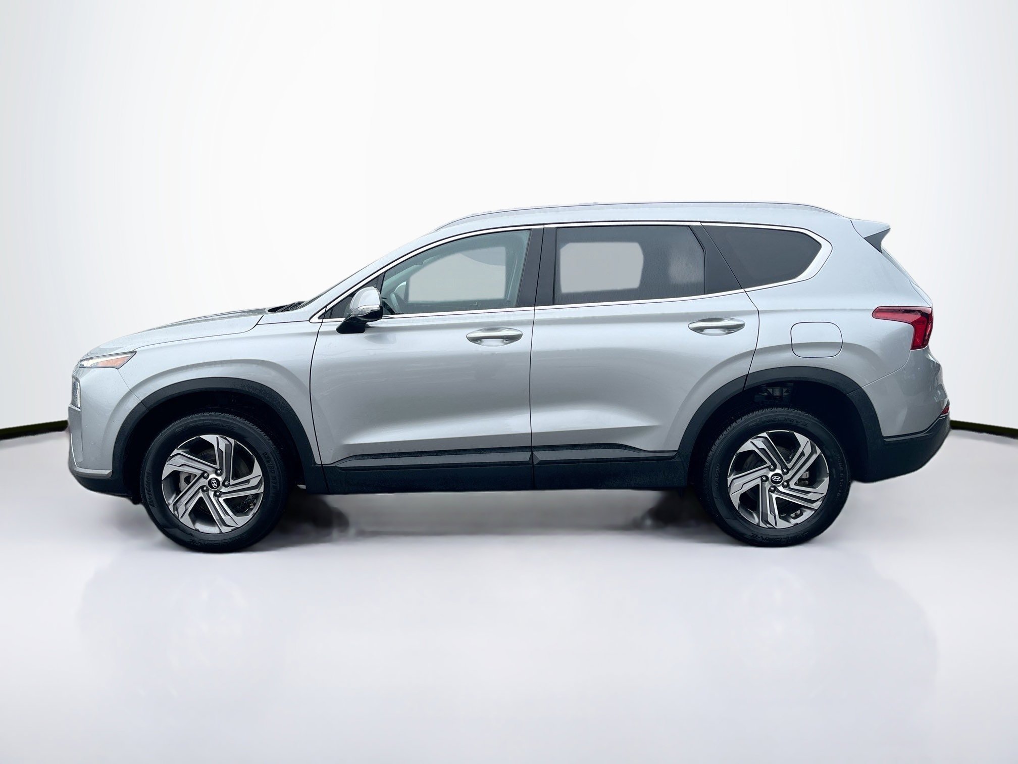 Used 2023 Hyundai Santa Fe SEL image 4