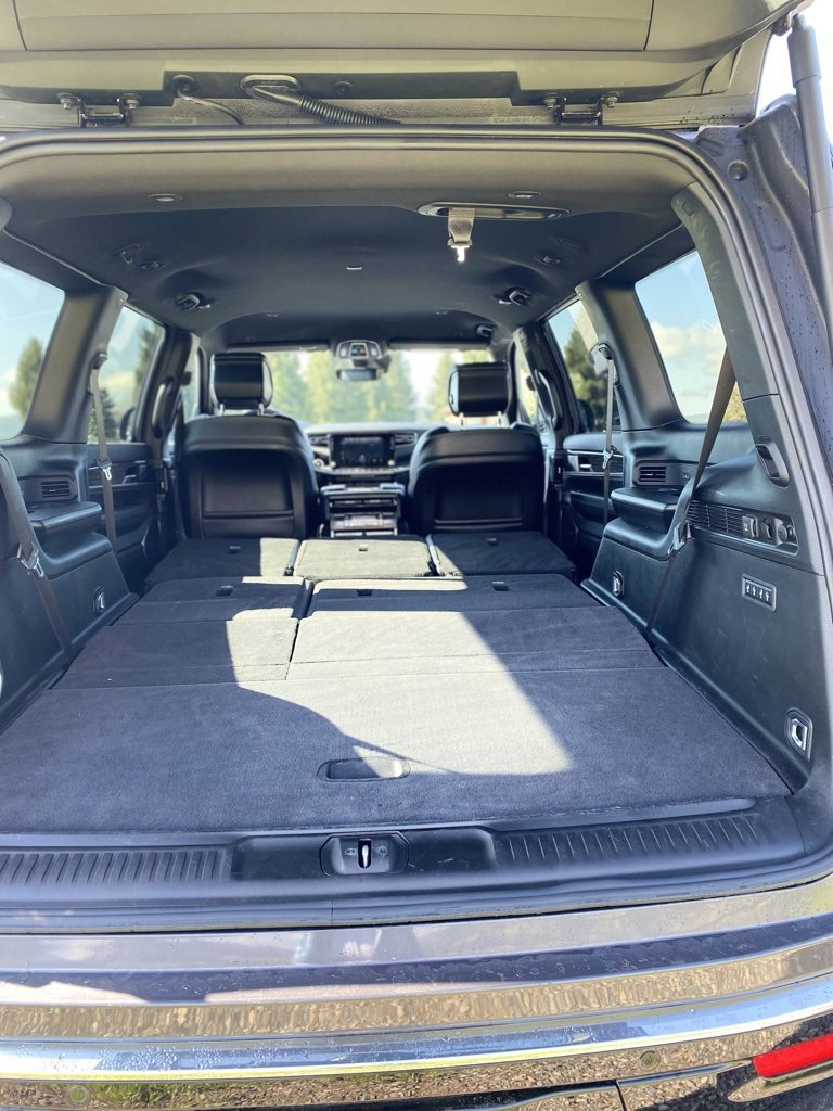 Used 2022 Jeep Wagoneer Series III AWD/4WD image 19