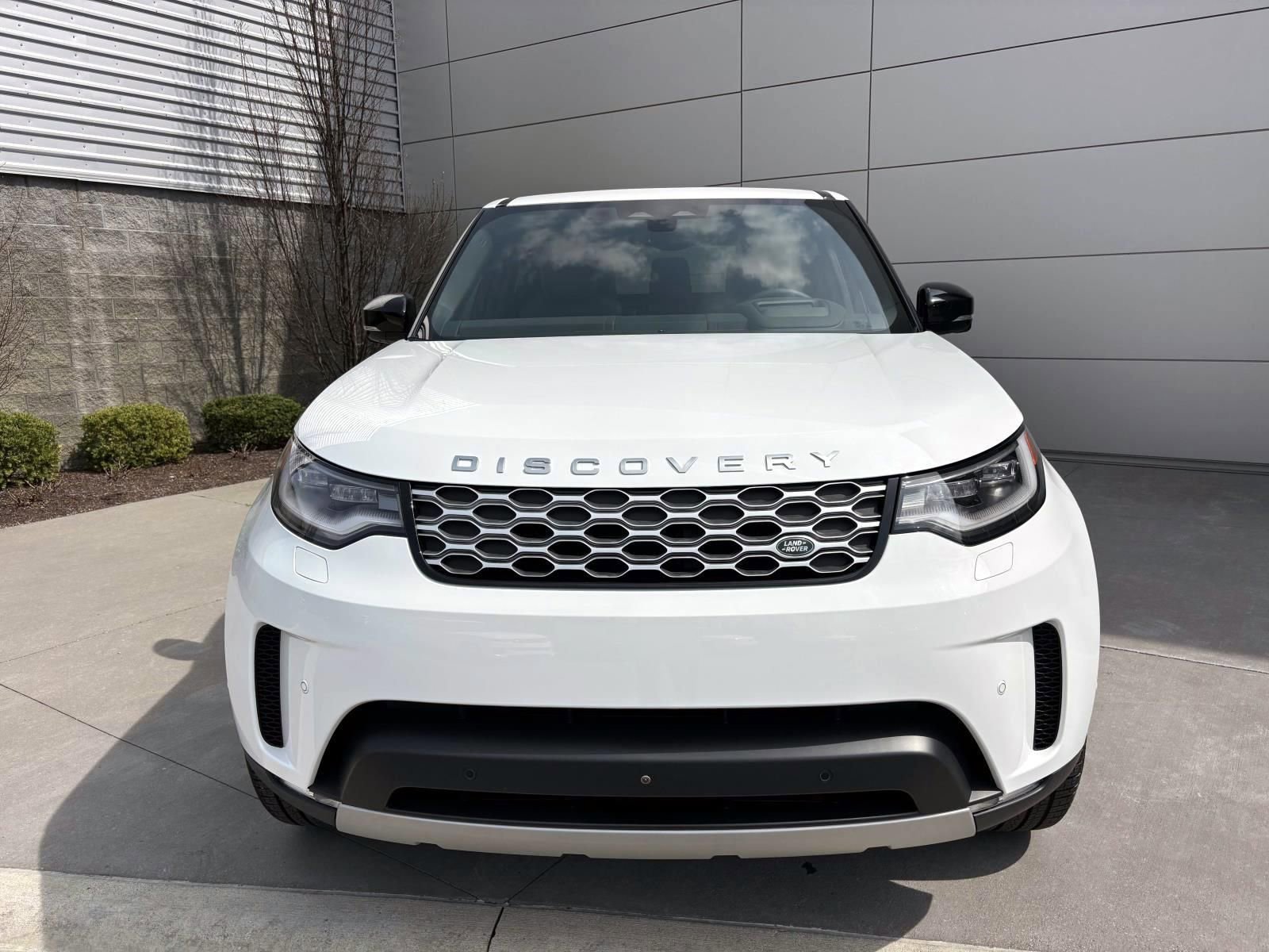 Used 2025 Land Rover Discovery S AWD/4WD image 2