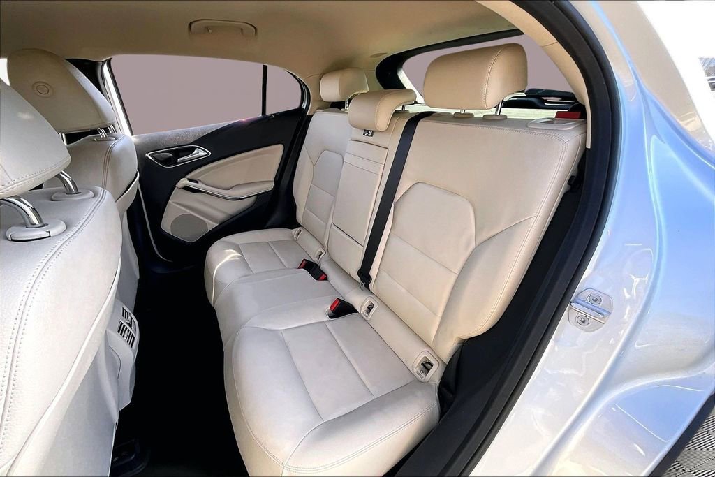 Used 2019 Mercedes-Benz GLA 250 w/ Convenience Package image 16