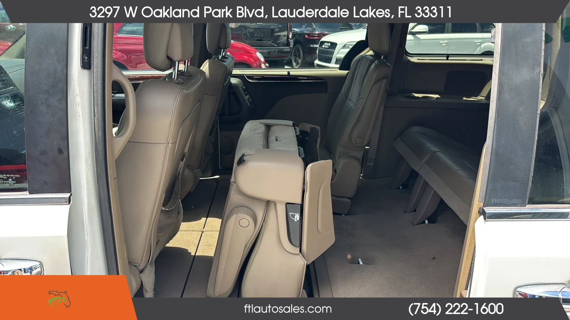 Used 2012 Chrysler Town & Country Limited w/ Luxury Group FWD image 27
