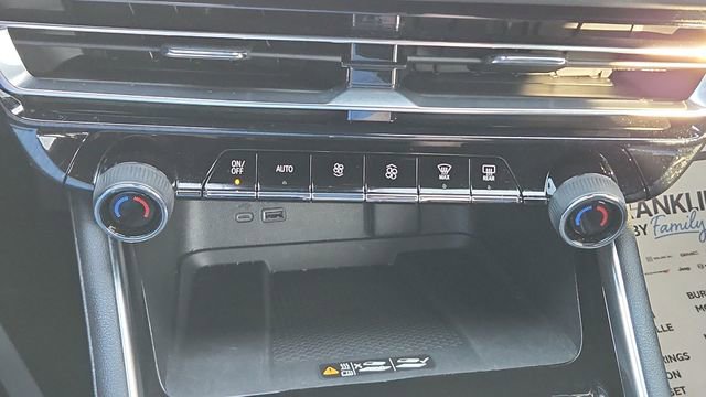 Used 2024 Chevrolet Traverse LT image 23