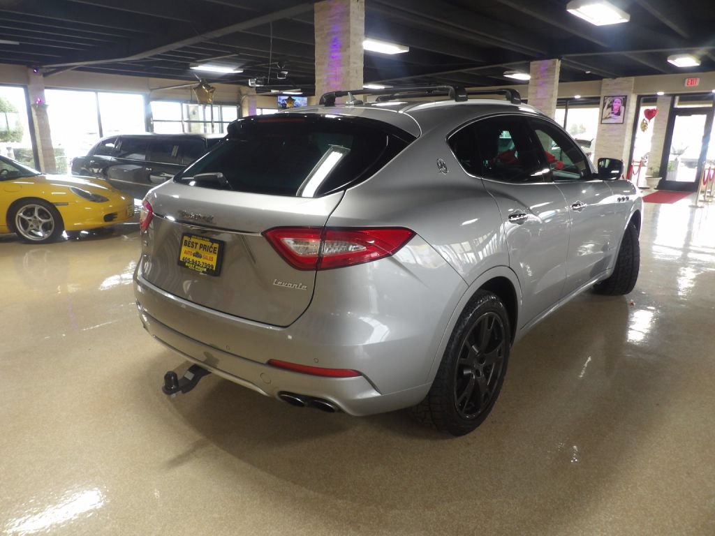 Used 2018 Maserati Levante GranLusso AWD/4WD image 6