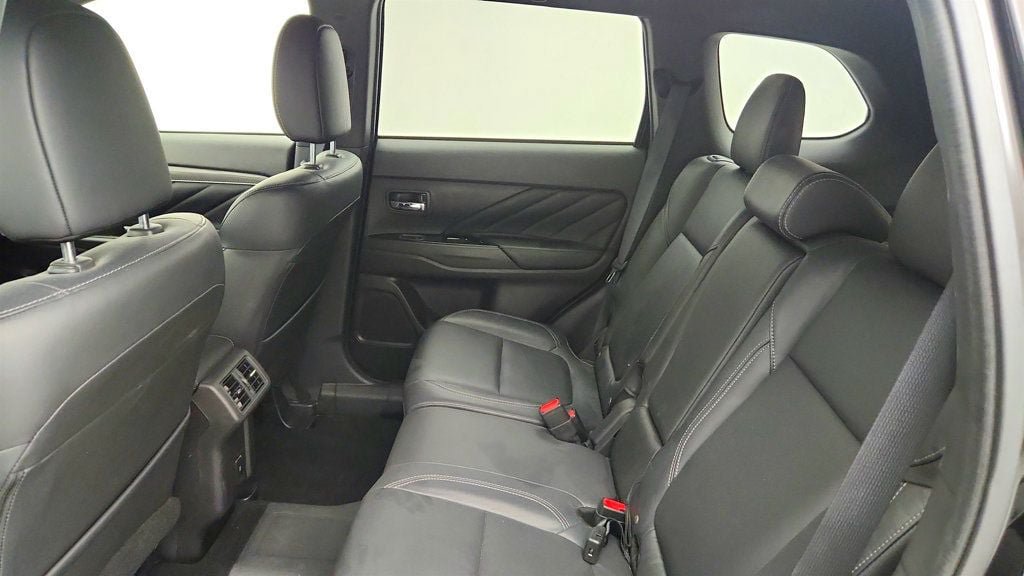 Used 2020 Mitsubishi Outlander SEL AWD/4WD image 17