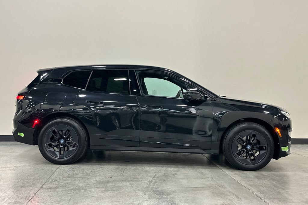Used 2024 BMW iX xDrive50 AWD/4WD image 3