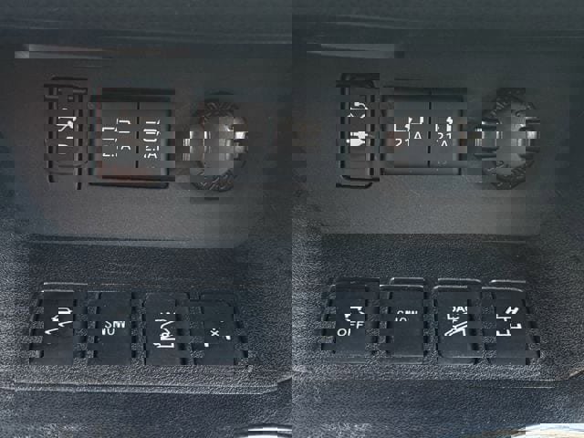 Used 2017 Toyota Highlander SE w/ Carpet Mat Package AWD/4WD image 21