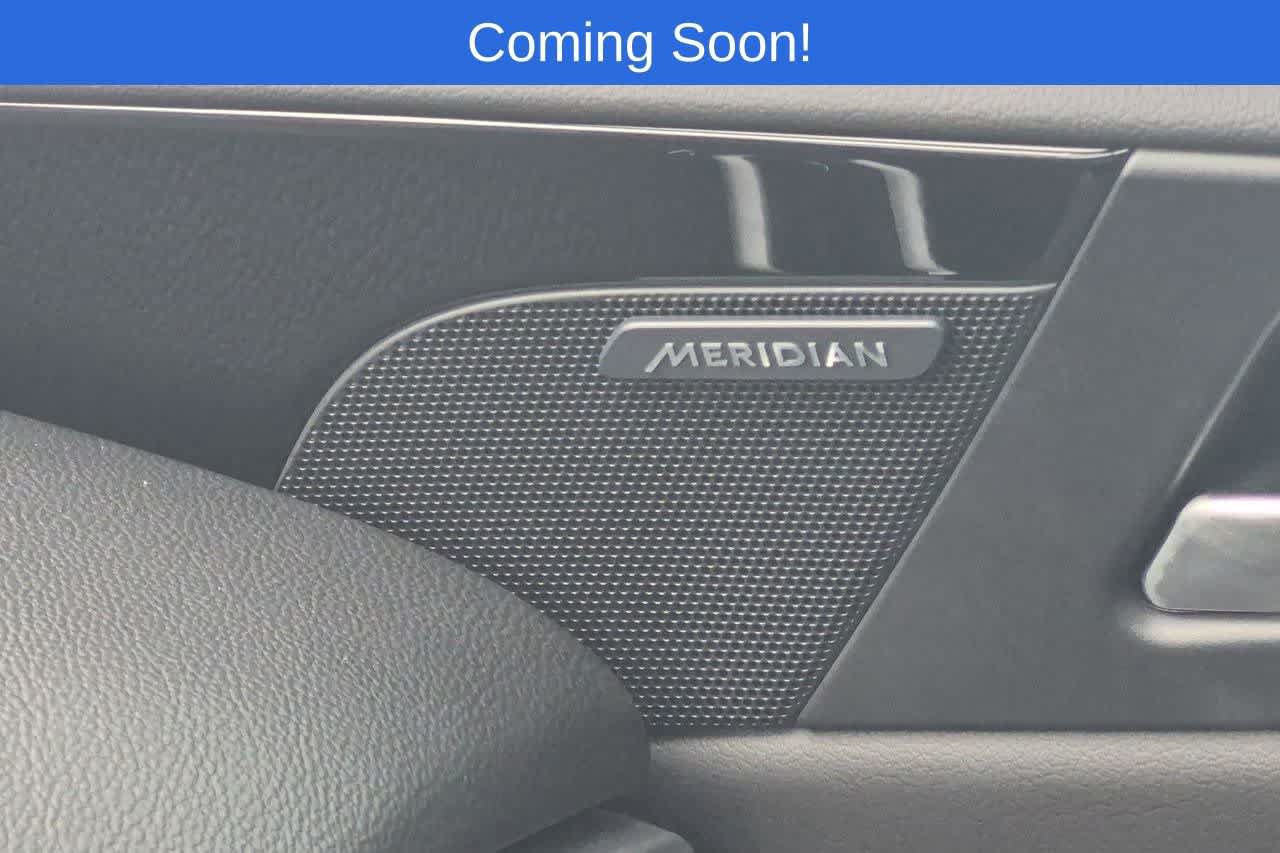 Used 2017 Jaguar XE Premium RWD image 31
