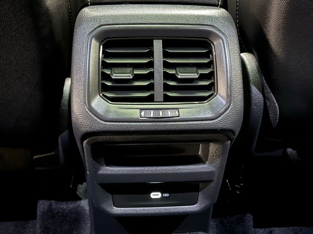 Used 2023 Volkswagen Taos SE w/ Panoramic Sunroof Package image 22