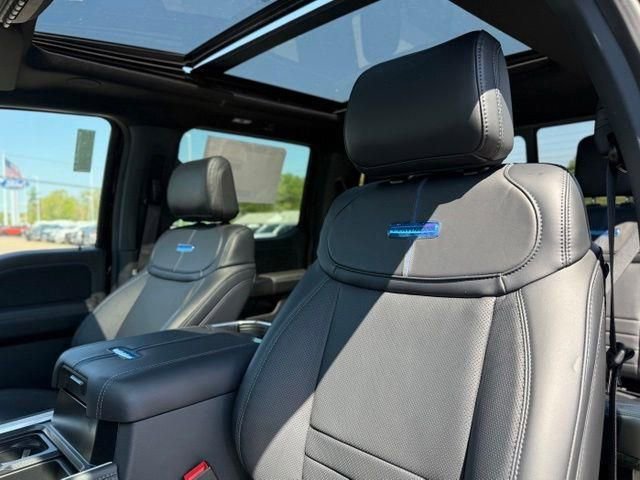 New 2026 Ford F250 Platinum w/ FX4 Off-Road Package AWD/4WD image 17