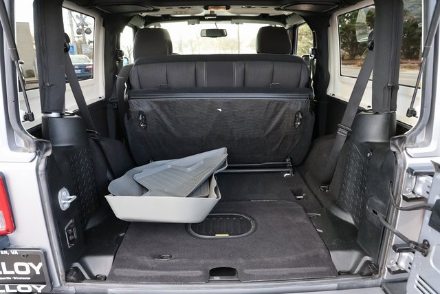 Used 2018 Jeep Wrangler Sahara w/ Connectivity Group image 8