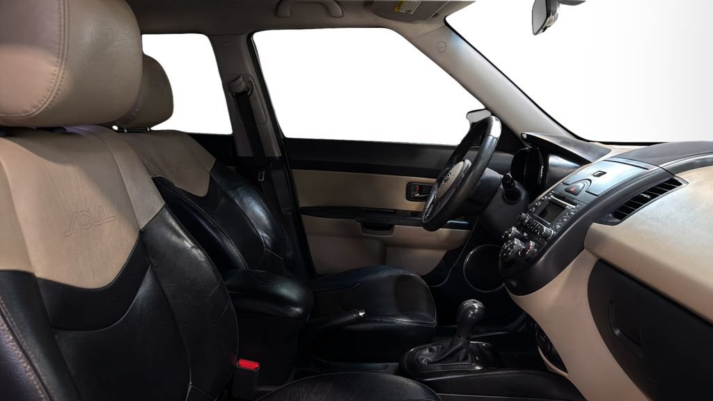 Used 2011 Kia Soul ! FWD image 11