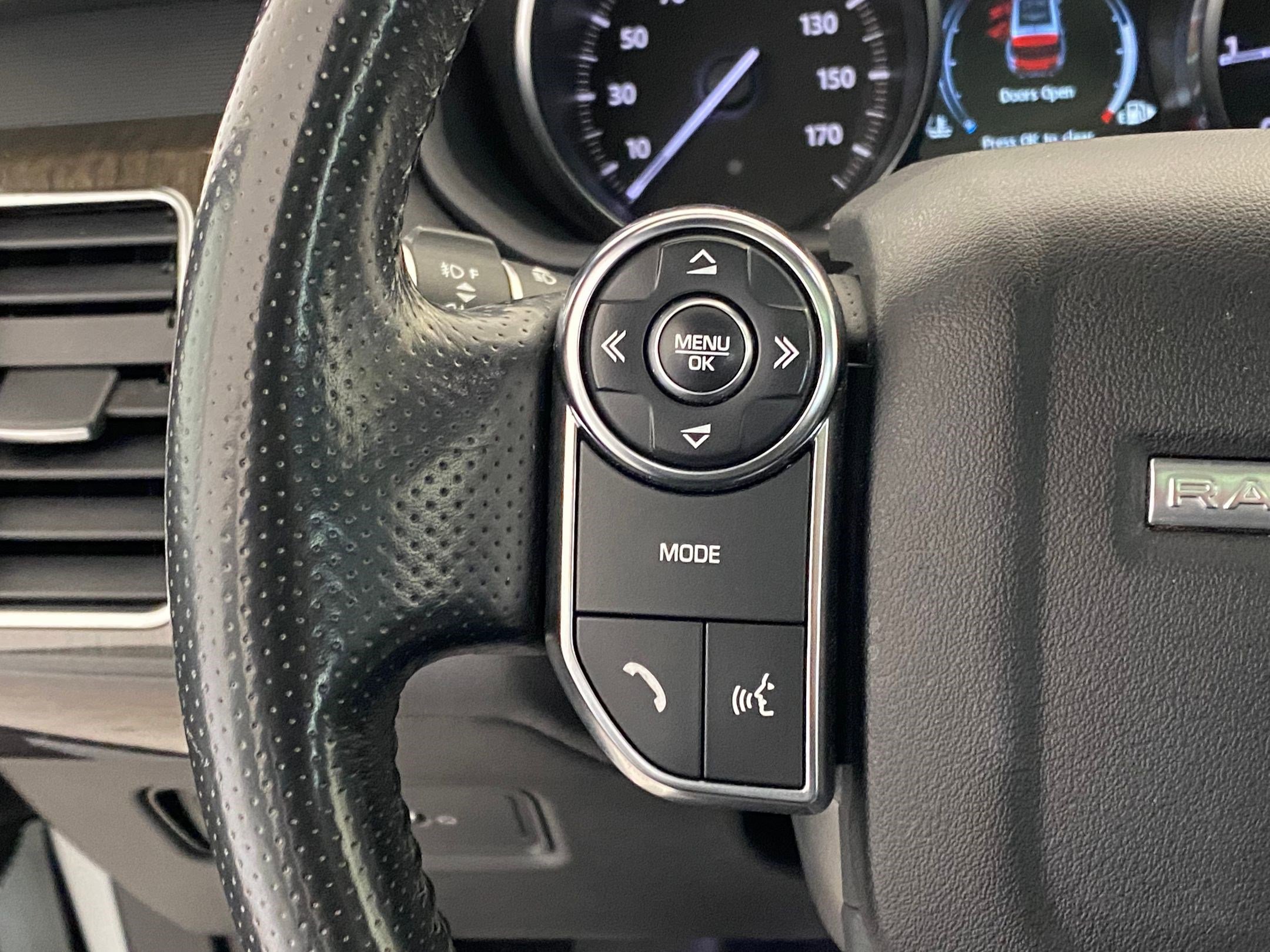 Used 2017 Land Rover Range Rover Sport HSE image 17