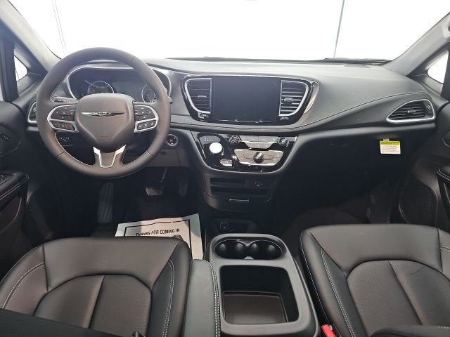 New 2026 Chrysler Pacifica Select AWD/4WD image 36
