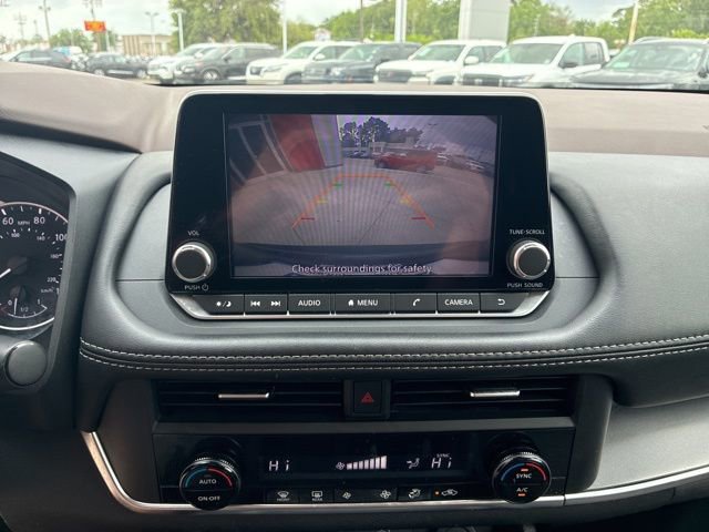 Used 2023 Nissan Rogue SV image 16