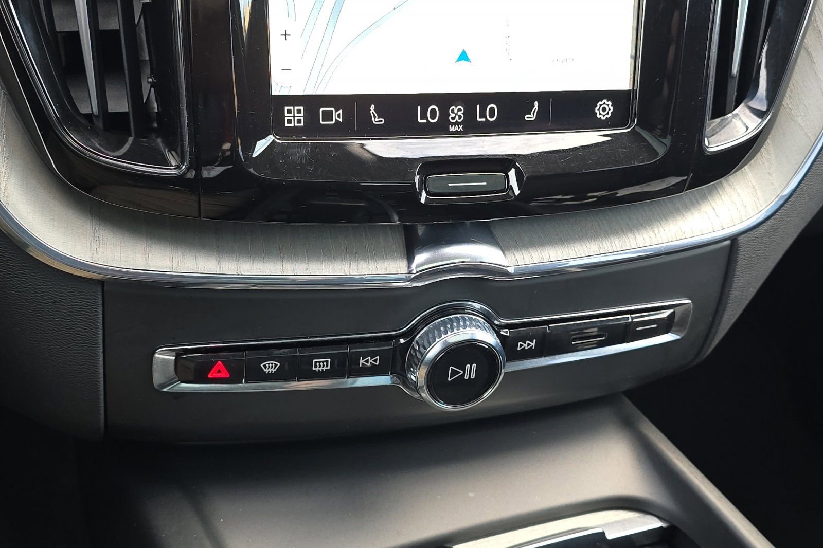 Used 2025 Volvo XC60 B5 Plus image 22