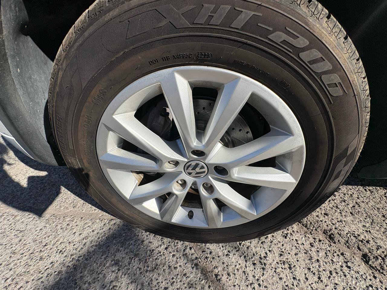Used 2014 Volkswagen Touareg Sport AWD/4WD image 29