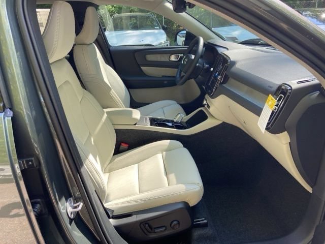 New 2026 Volvo XC40 B5 Ultra w/ Protection Package Premier AWD/4WD image 17