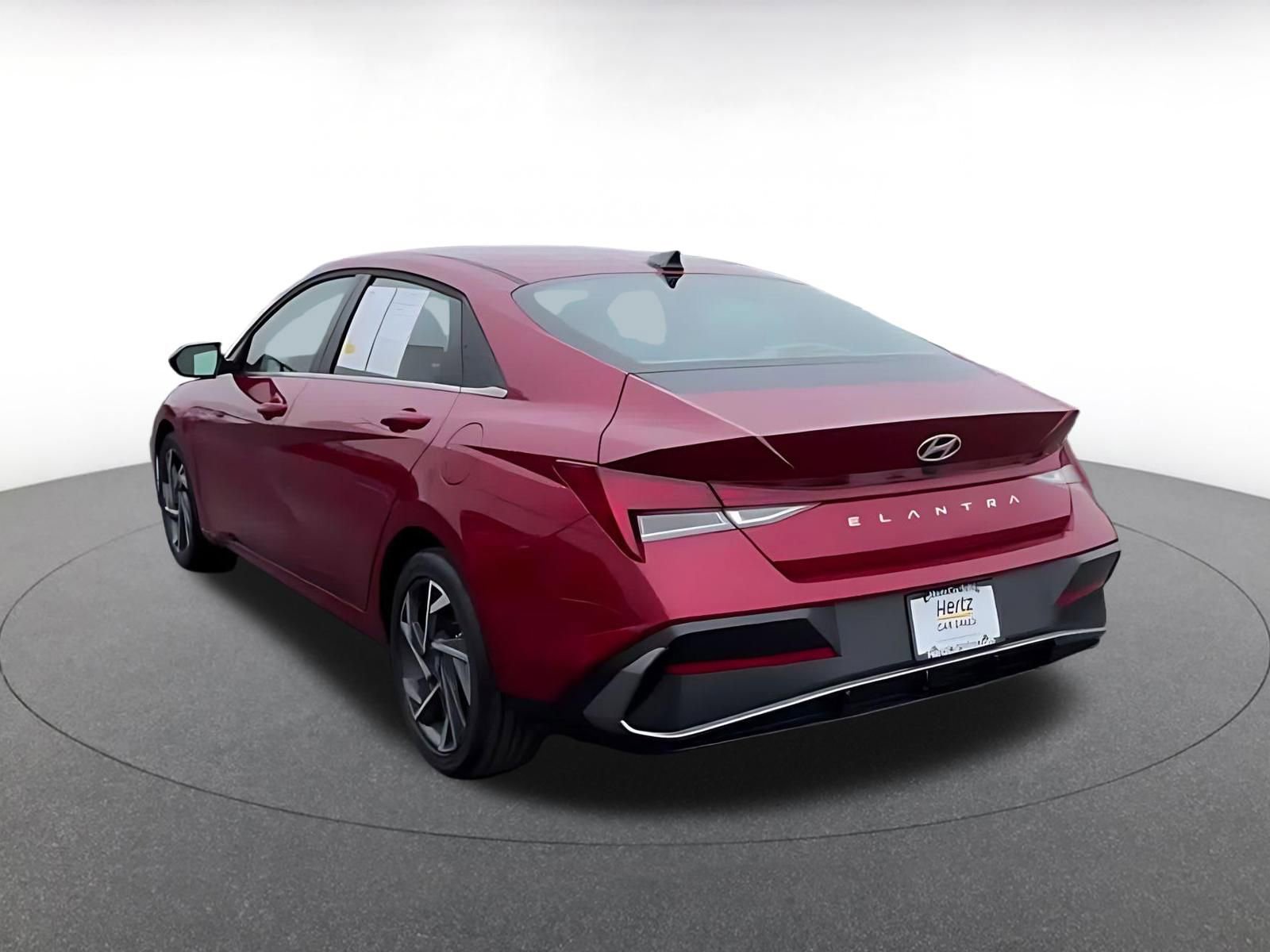 Used 2025 Hyundai Elantra SEL image 11