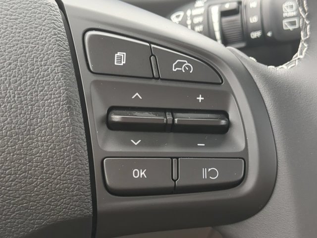 Used 2026 Hyundai Venue SEL FWD image 25