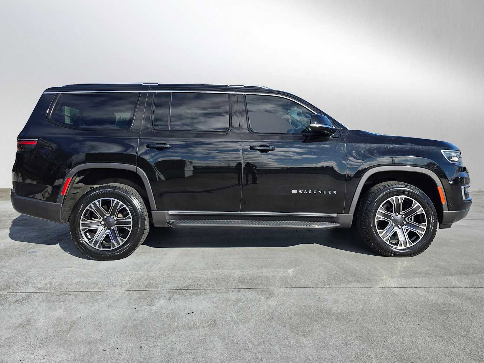 Used 2022 Jeep Wagoneer Series III w/ Flexible Seating Group image 8