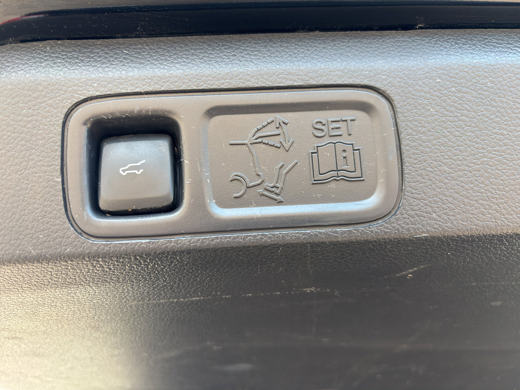 Used 2023 Ford Expedition Max Limited image 16